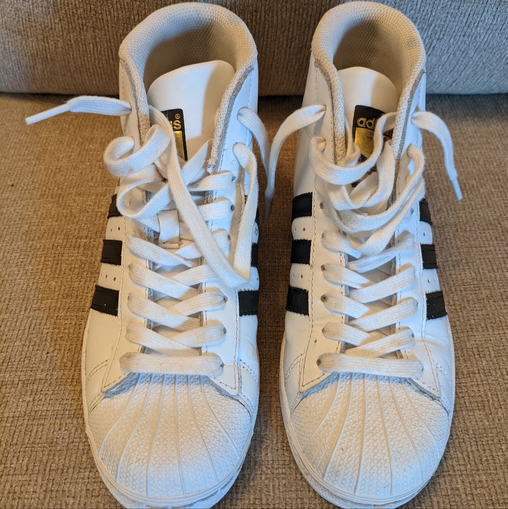 Kids sz 4 adidas hightops